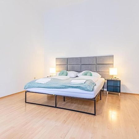City-Linked 2Br Apartment Near Wiener Stadthalle Exterior foto