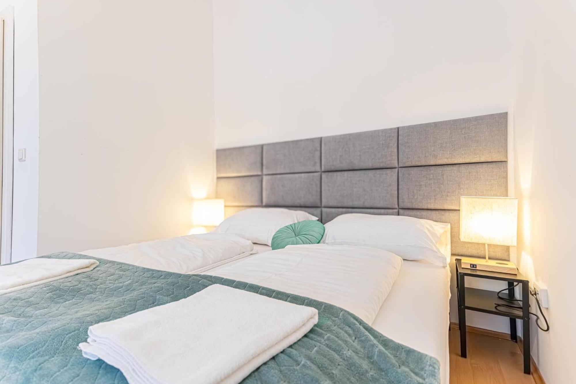 City-Linked 2Br Apartment Near Wiener Stadthalle Exterior foto