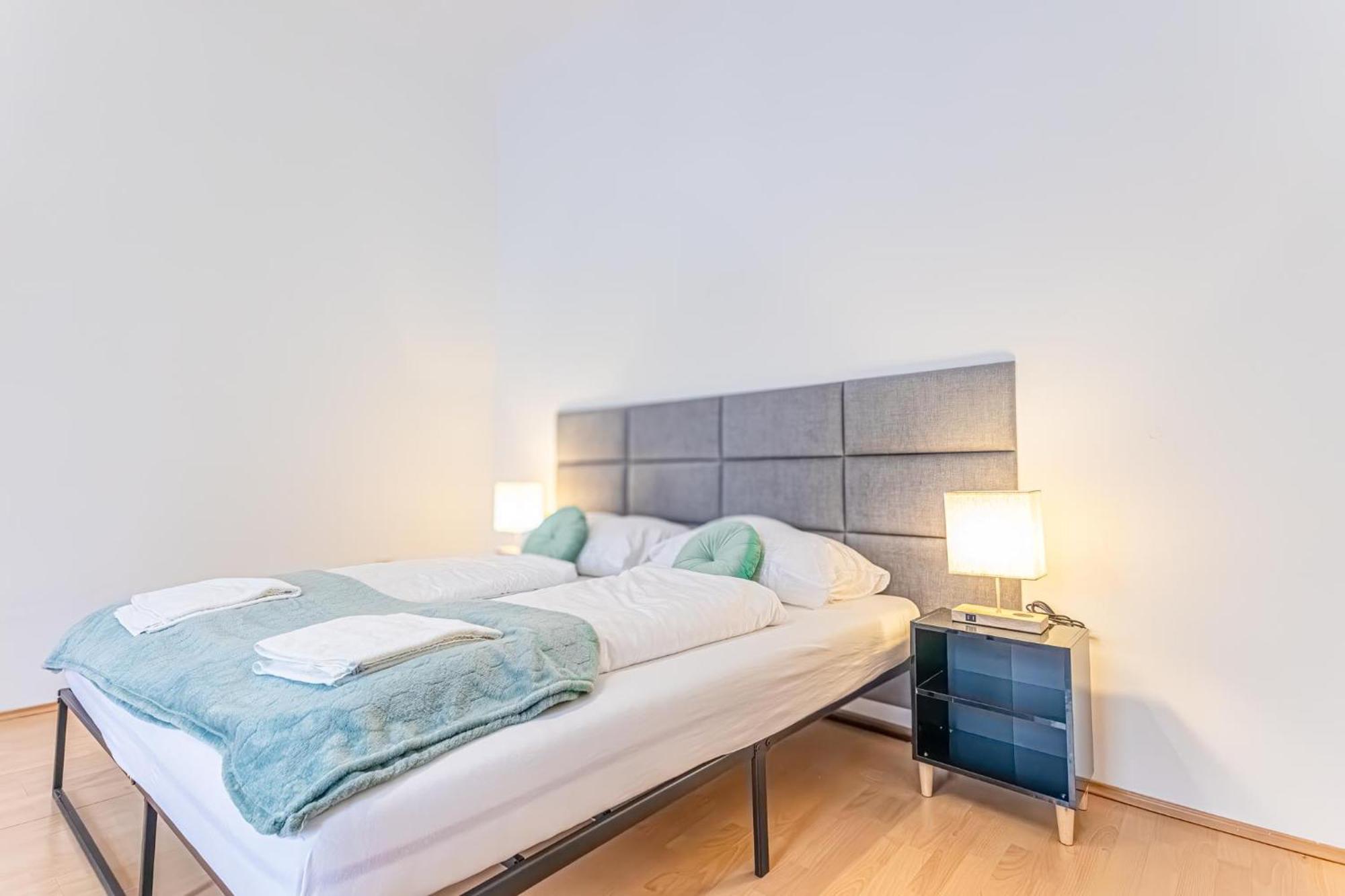 City-Linked 2Br Apartment Near Wiener Stadthalle Exterior foto